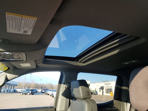 Used 2024 GMC Sierra 1500 SLT w/ SLT Premium Plus Package image 27