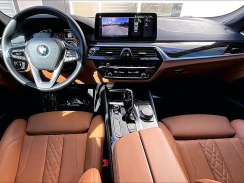 Used 2023 BMW 530i w/ Convenience Package image 15