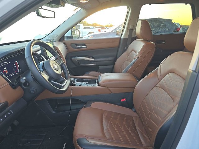 Certified 2025 Nissan Pathfinder Platinum w/ Cargo Package FWD image 6