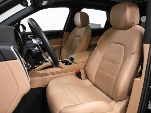 Certified 2023 Porsche Cayenne AWD/4WD image 43