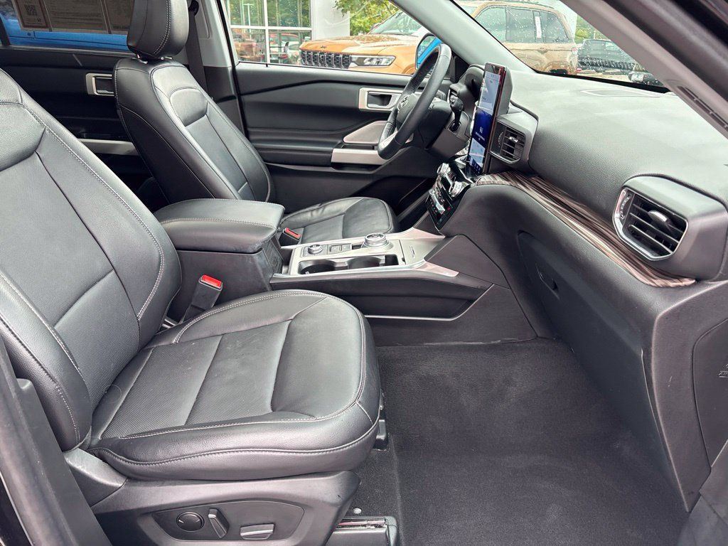Used 2023 Ford Explorer Limited w/ Limited Technology Package AWD/4WD image 27