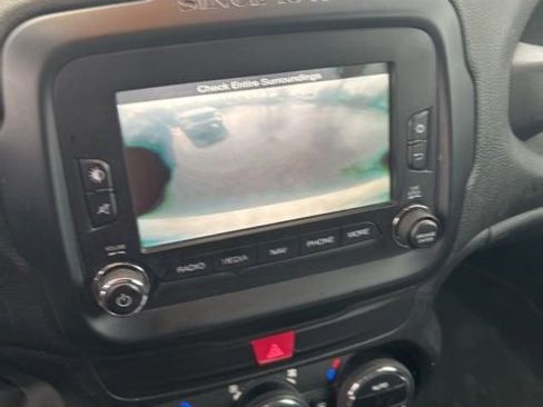 Used 2016 Jeep Renegade Trailhawk image 5