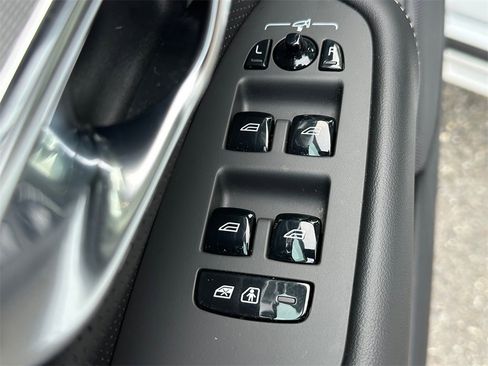 Used 2022 Volvo XC90 T8 R-Design w/ Advanced Package image 23