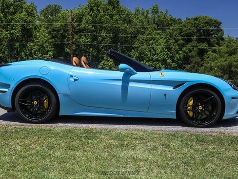 Used 2015 Ferrari California T RWD image 9