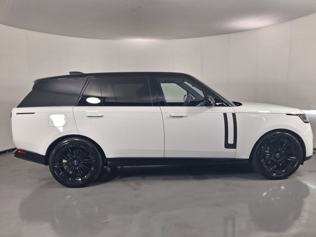 Used 2025 Land Rover Range Rover Long Wheelbase SE AWD/4WD image 4