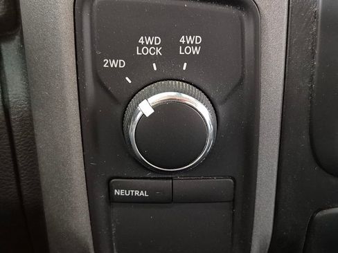 Used 2016 RAM 1500 4x4 Crew Cab w/ Chrome Appearance Group image 17