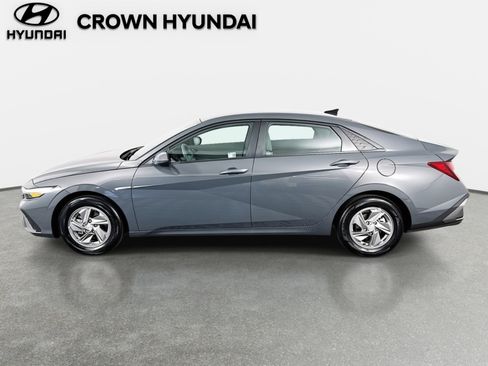 Certified 2025 Hyundai Elantra SE image 8