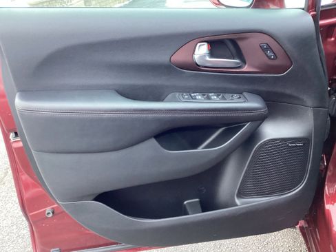 Used 2020 Chrysler Pacifica Touring-L w/ Advanced Safetytec Group image 17