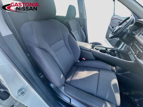 Used 2023 Nissan Rogue S AWD/4WD image 30