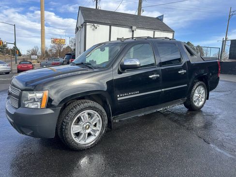 Used 2009 Chevrolet Avalanche LTZ image 2