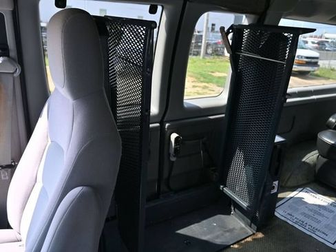 Used 2009 Ford E-150 and Econoline 150 Wagon RWD image 25