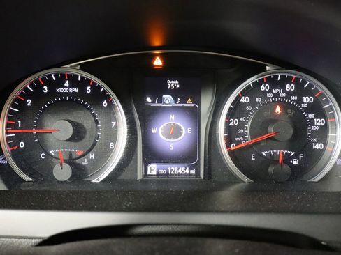 Used 2017 Toyota Camry SE w/ Moonroof Package FWD image 11