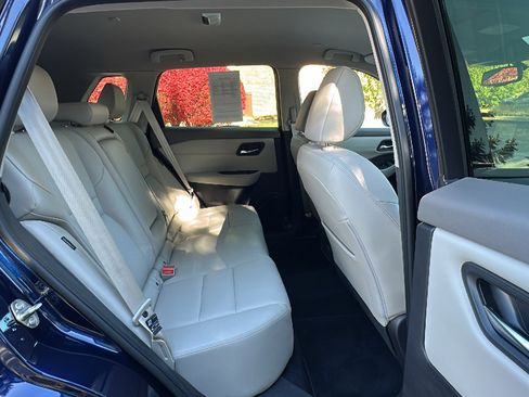 Certified 2025 Nissan Rogue SL image 23