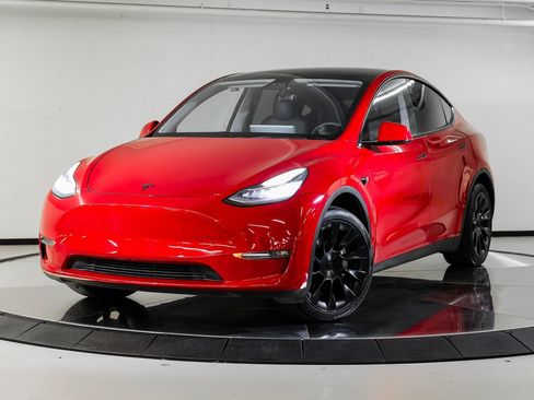Used 2021 Tesla Model Y Long Range image 1