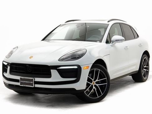 Used 2025 Porsche Macan image 1