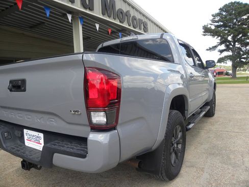 Used 2020 Toyota Tacoma SR5 w/ Technology Package AWD/4WD image 6