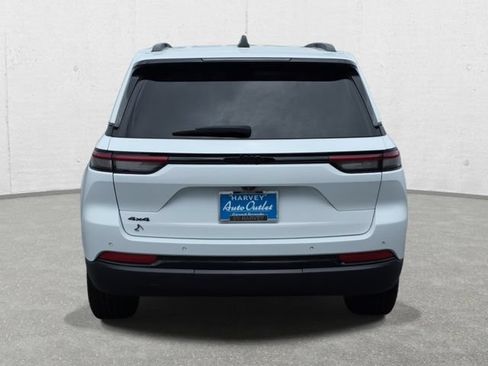 Used 2023 Jeep Grand Cherokee Altitude AWD/4WD image 6