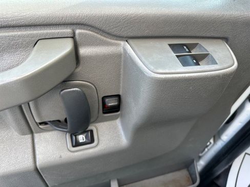 Used 2017 Chevrolet Express 3500 image 33