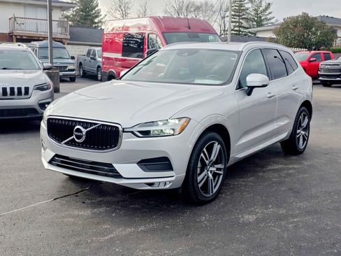 Used 2021 Volvo XC60 T5 Momentum w/ Premium Package image 9