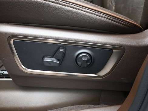 Used 2025 RAM 1500 Limited AWD/4WD image 11