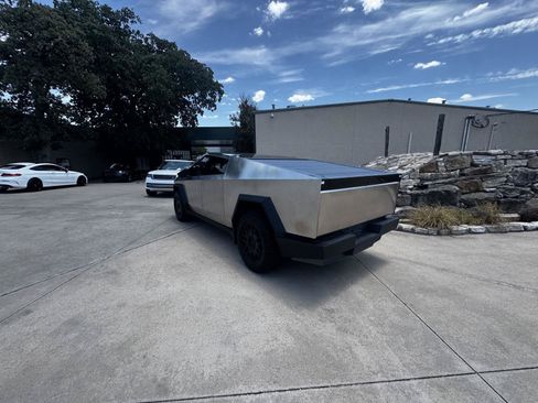 Used 2024 Tesla Cybertruck AWD Crew Cab image 3