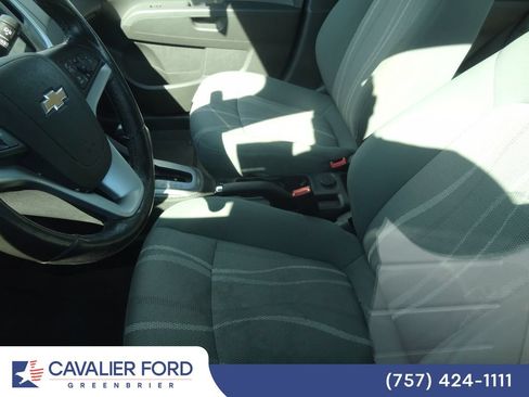 Used 2018 Chevrolet Sonic LT w/ Convenience Package FWD image 7