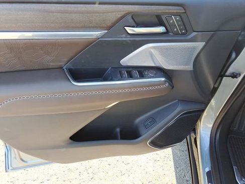 New 2026 GMC Acadia Denali Ultimate w/ LPO, Floor Liner Package image 15