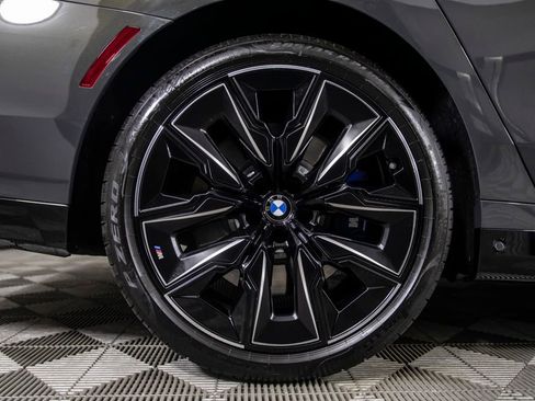 Used 2025 BMW 760i xDrive w/ Executive Package AWD/4WD image 39