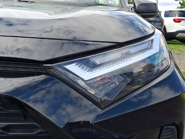 Used 2023 Toyota RAV4 LE AWD/4WD image 9