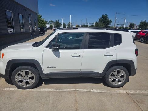 Used 2022 Jeep Renegade Limited AWD/4WD image 4