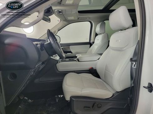 Used 2025 Ford Expedition Platinum AWD/4WD image 13