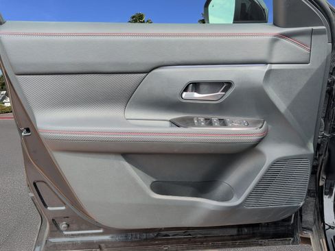 Used 2025 Nissan Kicks SR FWD image 8