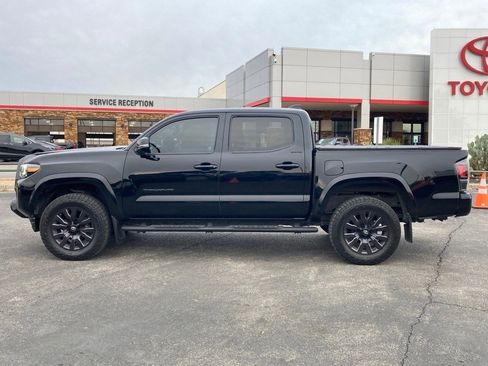Used 2022 Toyota Tacoma Limited image 8