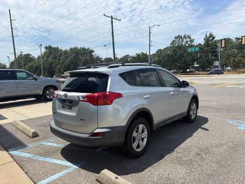 Used 2013 Toyota RAV4 XLE FWD image 5