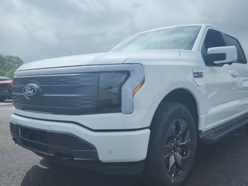 New 2025 Ford F150 Lightning Lariat image 9