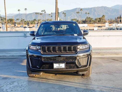 New 2026 Jeep Grand Cherokee Altitude AWD/4WD image 3