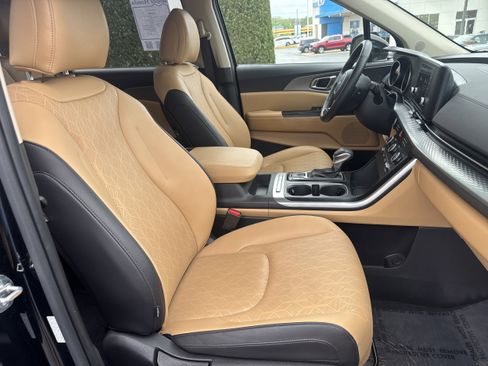 Used 2024 Kia Carnival LX image 14