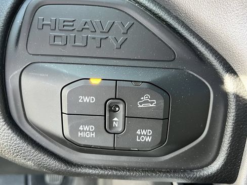 Used 2026 RAM 2500 Laramie AWD/4WD image 17