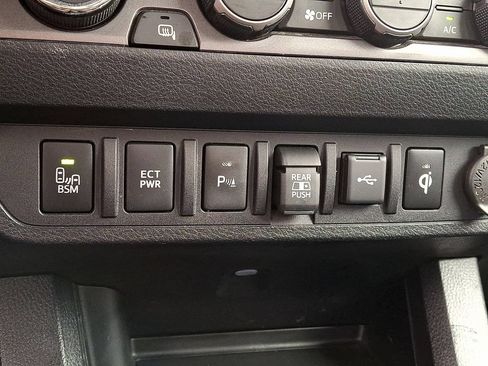 Used 2022 Toyota Tacoma TRD Off-Road w/ TRD Premium Off Road Package AWD/4WD image 27