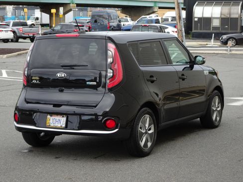 Used 2017 Kia Soul EV + image 7