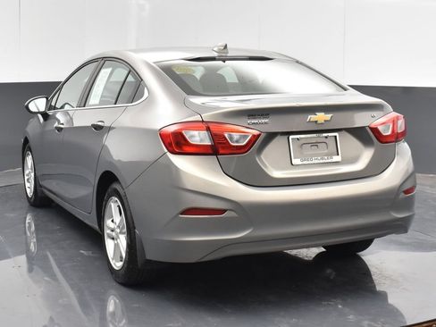 Used 2018 Chevrolet Cruze LT w/ Convenience Package FWD image 3