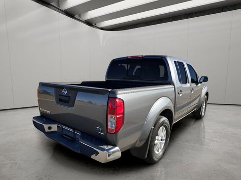 Used 2017 Nissan Frontier SV image 5