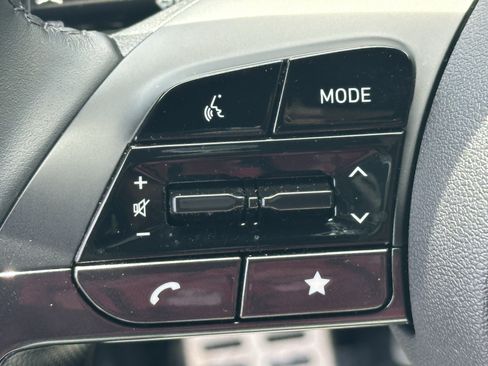 Used 2025 Hyundai Elantra Sport FWD image 23