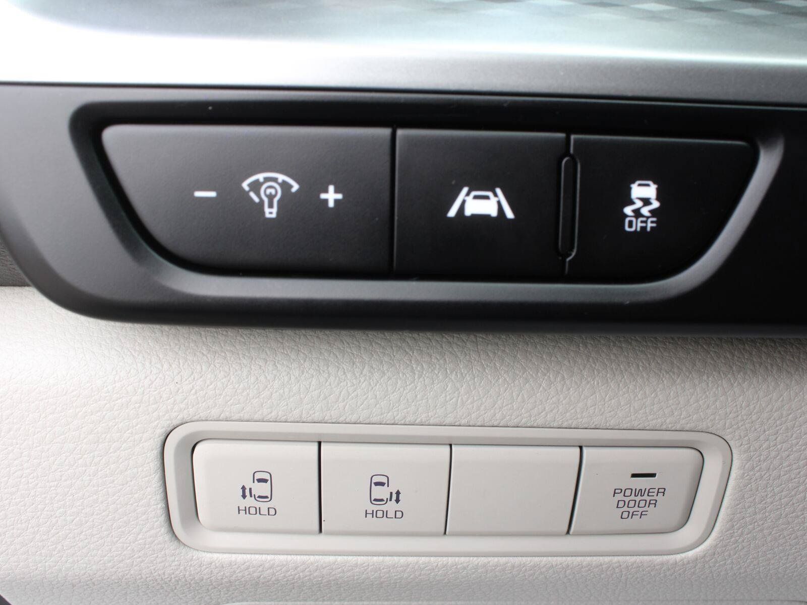 Used 2024 Kia Carnival LX FWD image 9