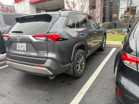Used 2022 Toyota RAV4 Limited AWD/4WD image 6