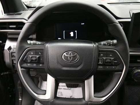 Used 2025 Toyota 4Runner SR5 image 12