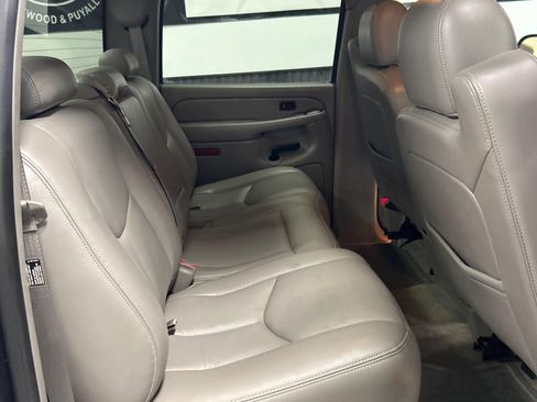 Used 2006 GMC Sierra 1500 SLT w/ Onstar Plus Package RWD image 10