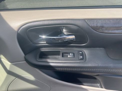Used 2018 Dodge Grand Caravan SE w/ UConnect Hands-Free Group FWD image 33