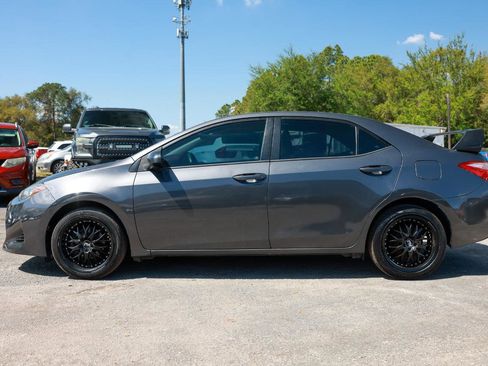 Used 2017 Toyota Corolla LE image 3