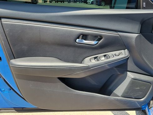 Used 2025 Nissan Sentra SV FWD image 11